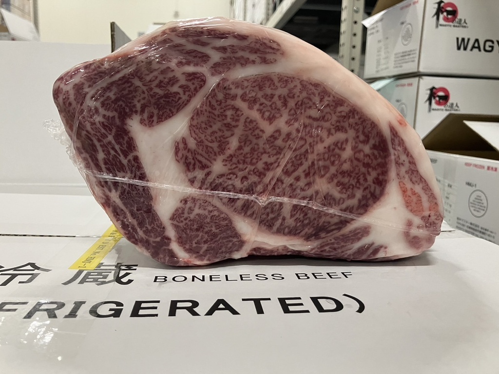 Frozen Japanese A5 Wagyu 1kg Gross Weight by weight/kg | 冰冻 日本 A5 和牛 1kg 毛重 称重/kg