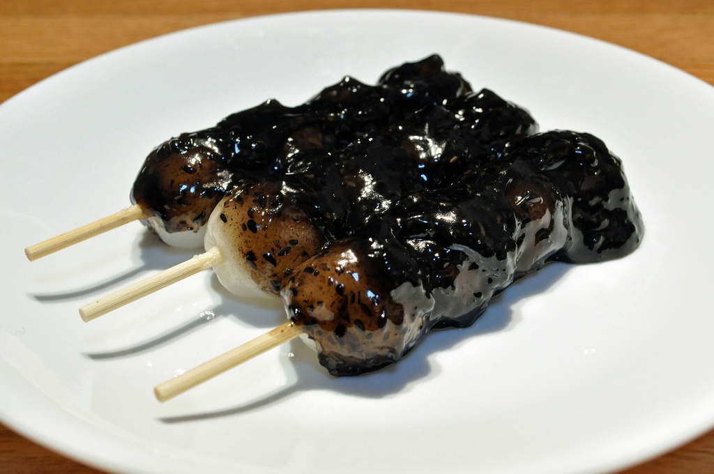 Japanese Frozen Black Sesame Dango 325g | 日本 黑芝麻味 团子 325g