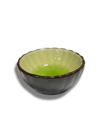 2.8'' Krysanteemikuvioitu kastikekulho 091 | 2.8''菊花味碟  外黑内绿 091
