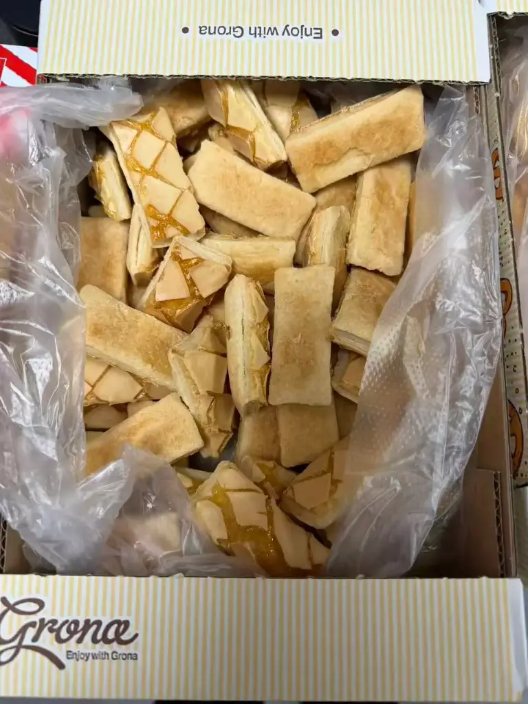 GRONA Puff Pastry Fingers 400g | GRONA 糖霜酥皮条 400g